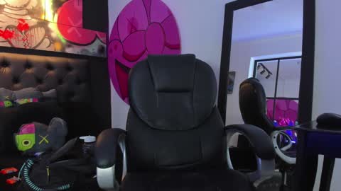 Snapshot of santi_delacruz chatting on December 4, 2024, 2:15 pm santi online show from December 4, 2024, 2:15 pm