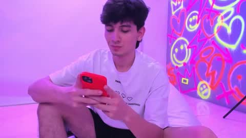 Snapshot of santi_delacruz chatting on December 13, 2024, 11:06 pm santi online show from December 13, 2024, 11:06 pm