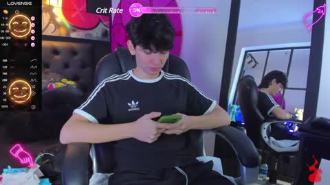 Snapshot of santi_delacruz chatting on January 8, 2025, 4:22 pm santi online show from January 8, 2025, 4:22 pm