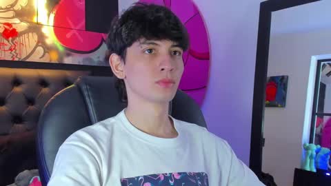 Snapshot of santi_delacruz chatting on January 14, 2025, 2:00 pm santi online show from January 14, 2025, 2:00 pm