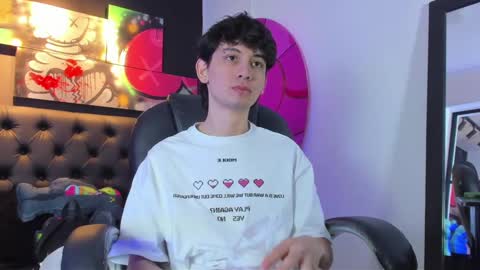 Snapshot of santi_delacruz chatting on January 20, 2025, 3:39 pm santi online show from January 20, 2025, 3:39 pm