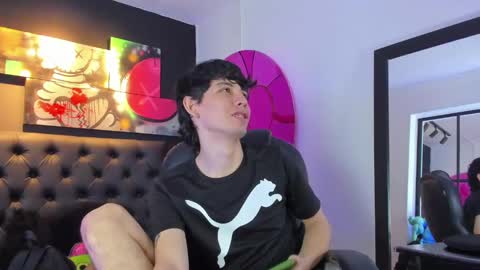 Snapshot of santi_delacruz chatting on January 31, 2025, 3:00 pm santi online show from January 31, 2025, 3:00 pm