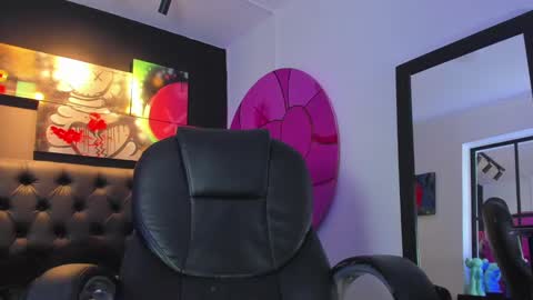 Snapshot of santi_delacruz chatting on February 1, 2025, 2:02 pm santi online show from February 1, 2025, 2:02 pm