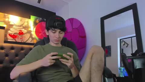 Snapshot of santi_delacruz chatting on February 1, 2025, 5:05 pm santi online show from February 1, 2025, 5:05 pm