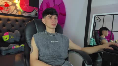 Snapshot of santi_delacruz chatting on February 10, 2025, 4:36 pm santi online show from February 10, 2025, 4:36 pm