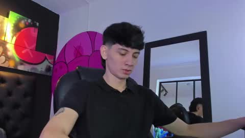 Snapshot of santi_delacruz chatting on February 12, 2025, 2:21 pm santi online show from February 12, 2025, 2:21 pm