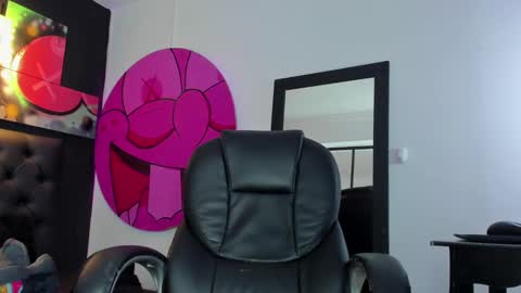 Snapshot of santi_delacruz chatting on February 14, 2025, 3:36 pm santi online show from February 14, 2025, 3:36 pm