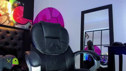 Snapshot of santi_delacruz chatting on February 25, 2025, 3:05 pm santi online show from February 25, 2025, 3:05 pm