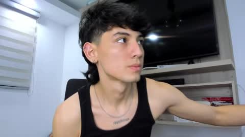 Snapshot of santi_delacruz chatting on October 3, 2025, 5:15 am santi online show from October 3, 2025, 5:15 am