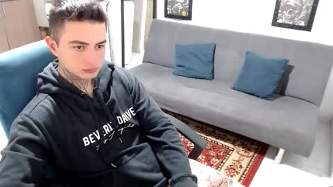 santi_ss online show from November 23, 2025, 2:22 am