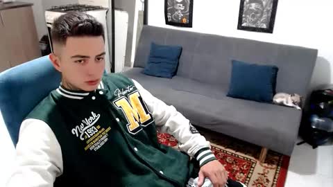 santi_ss online show from November 30, 2025, 4:11 pm