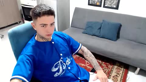 Snapshot of santi_ss chatting on January 6, 2026, 2:43 pm santi_ss online show from January 6, 2026, 2:43 pm