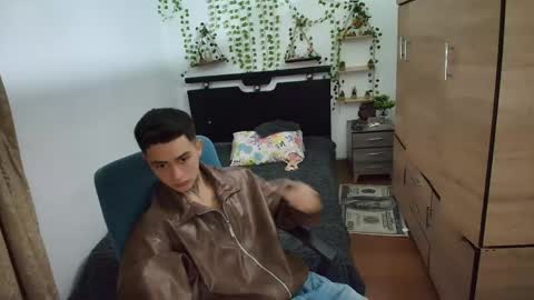 santi_ss online show from May 6, 2026, 12:41 am