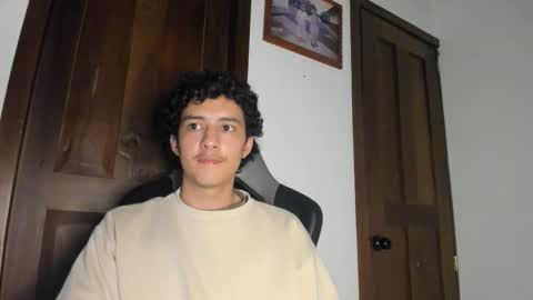 Snapshot of santi_twink19 chatting on December 22, 2025, 5:04 am santi_twink19 online show from December 22, 2025, 5:04 am