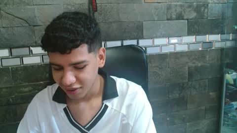 Snapshot of santiago_foxx chatting on November 5, 2025, 9:48 pm santi online show from November 5, 2025, 9:48 pm