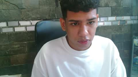 Snapshot of santiago_foxx chatting on November 6, 2025, 11:04 pm santi online show from November 6, 2025, 11:04 pm