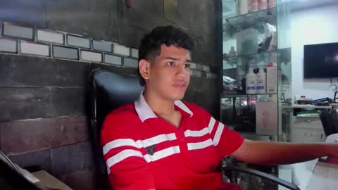 Snapshot of santiago_foxx chatting on November 7, 2025, 10:32 pm santi online show from November 7, 2025, 10:32 pm