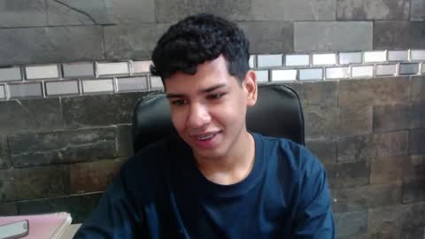 Snapshot of santiago_foxx chatting on November 20, 2025, 1:17 am santi online show from November 20, 2025, 1:17 am