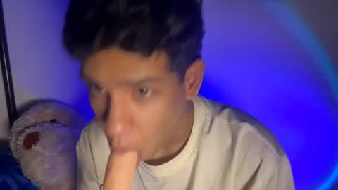 Snapshot of santiago_foxx chatting on December 3, 2025, 9:07 am santi online show from December 3, 2025, 9:07 am