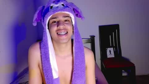 Snapshot of santiago_foxx chatting on February 2, 2026, 9:13 pm santi online show from February 2, 2026, 9:13 pm