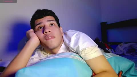 Snapshot of santiago_foxx chatting on February 8, 2026, 6:33 pm santi online show from February 8, 2026, 6:33 pm