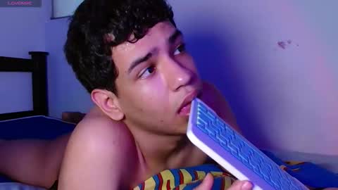 Snapshot of santiago_foxx chatting on February 19, 2026, 8:38 pm santi online show from February 19, 2026, 8:38 pm