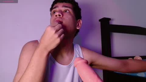 Snapshot of santiago_foxx chatting on February 24, 2026, 7:01 pm santi online show from February 24, 2026, 7:01 pm