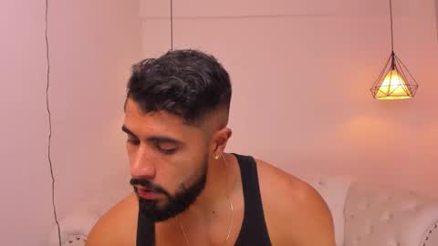 santiago_huntt online show from December 6, 2024, 8:18 pm