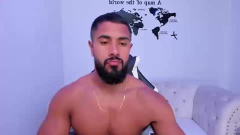 santiago_huntt online show from September 12, 2025, 8:42 pm