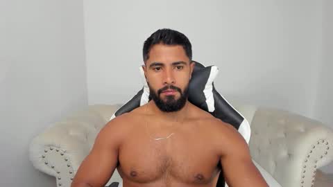 santiago_huntt online show from January 6, 2026, 1:15 pm