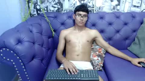 Snapshot of santiago_johnson_ chatting on March 6, 2025, 9:31 pm santiago_johnson_ online show from March 6, 2025, 9:31 pm