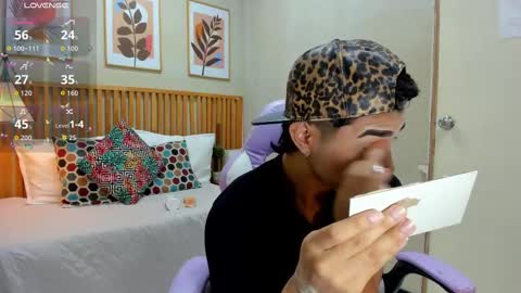 Snapshot of santiago_johnson_ chatting on September 12, 2025, 1:33 pm santiago_johnson_ online show from September 12, 2025, 1:33 pm