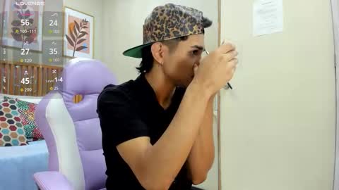 Snapshot of santiago_johnson_ chatting on September 15, 2025, 1:22 pm santiago_johnson_ online show from September 15, 2025, 1:22 pm