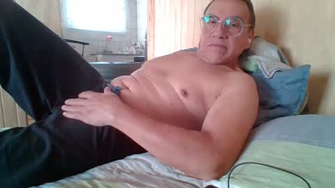 santiago_n online show from July 20, 2026, 3:25 pm