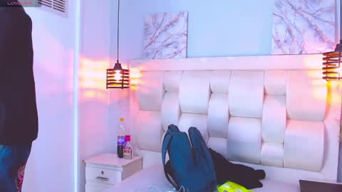 Santiiiiii  online show from April 4, 2026, 8:39 pm