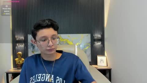 santiago_russo18 online show from October 12, 2025, 1:10 pm