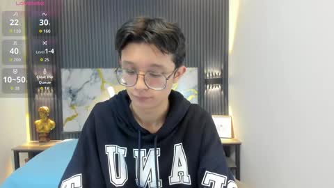 santiago_russo18 online show from October 22, 2025, 12:05 pm