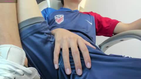 santiago_russo18 online show from November 5, 2025, 12:38 pm