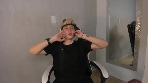 Julius Novachrono  online show from November 4, 2025, 7:35 pm