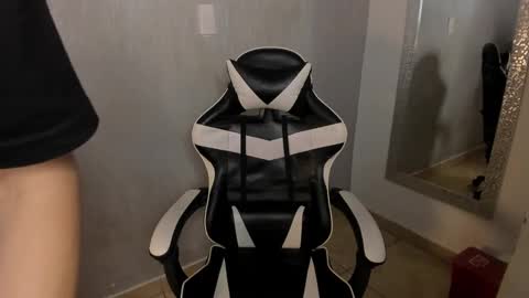 Julius Novachrono  online show from November 5, 2025, 7:47 pm