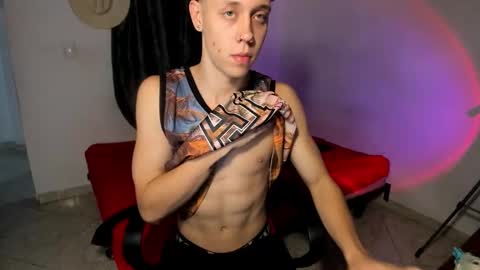 Julius Novachrono  online show from December 19, 2025, 1:23 am