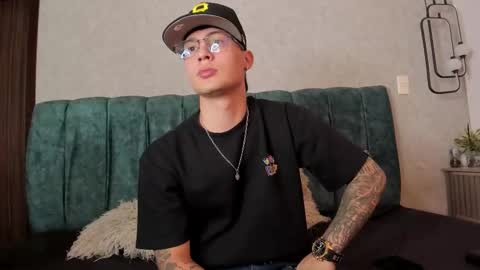 santii_twink online show from March 18, 2026, 5:32 am