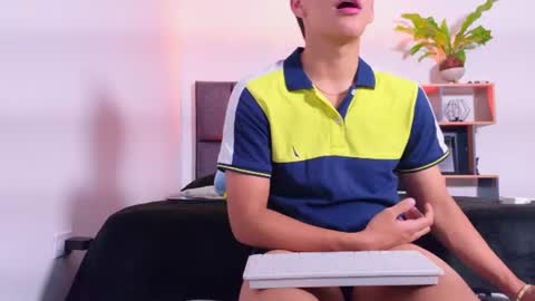 Snapshot of santilux_ chatting on June 22, 2026, 6:10 am SantiLux online show from June 22, 2026, 6:10 am