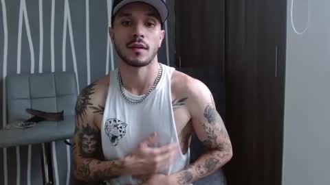 Snapshot of santti_torres chatting on February 28, 2026, 8:54 pm Santy Torres online show from February 28, 2026, 8:54 pm