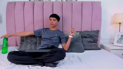 Santiago Carrington online show from March 9, 2026, 8:02 pm