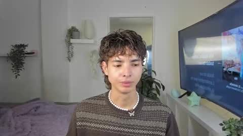 kitty online show from December 2, 2025, 2:39 am