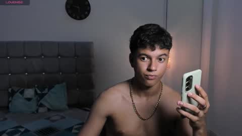 Snapshot of santy_stump chatting on November 22, 2025, 9:47 pm santy_stump online show from November 22, 2025, 9:47 pm