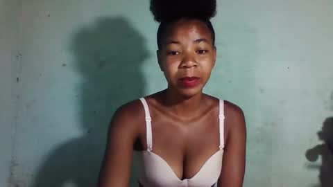 sanyah0123 online show from November 23, 2025, 1:27 am