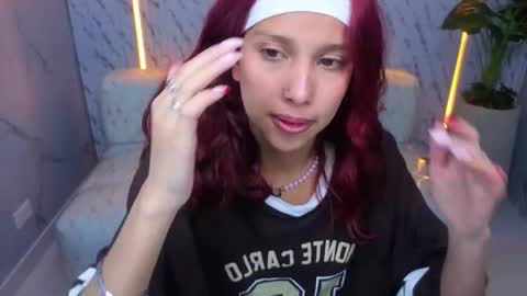 Snapshot of saphire_tx chatting on December 14, 2025, 1:05 pm Online 800 to 1400 online show from December 14, 2025, 1:05 pm