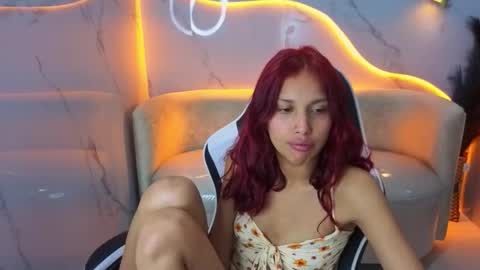 Snapshot of saphire_tx chatting on December 16, 2025, 1:38 pm Online 800 to 1400 online show from December 16, 2025, 1:38 pm